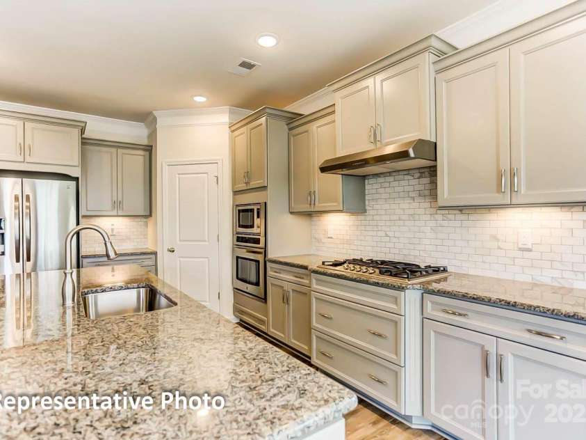 3025 Cedar Falls Drive, Waxhaw, NC 28173.  MLS# CAR4276952, YatesRealty ID 26069. 