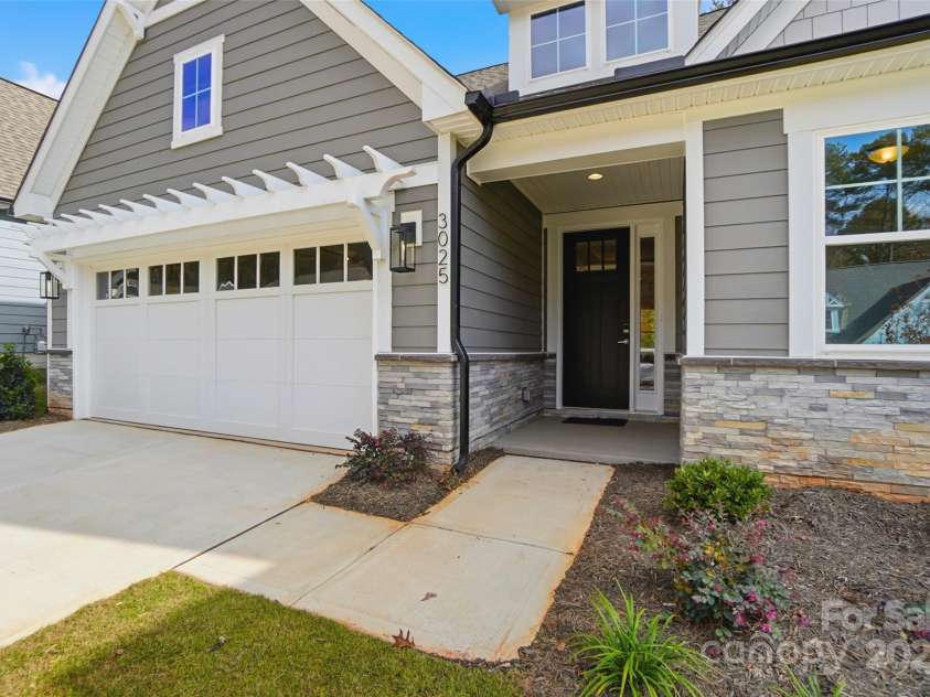 3025 Cedar Falls Drive, Waxhaw, NC 28173.  MLS# CAR4276952, YatesRealty ID 26069. 