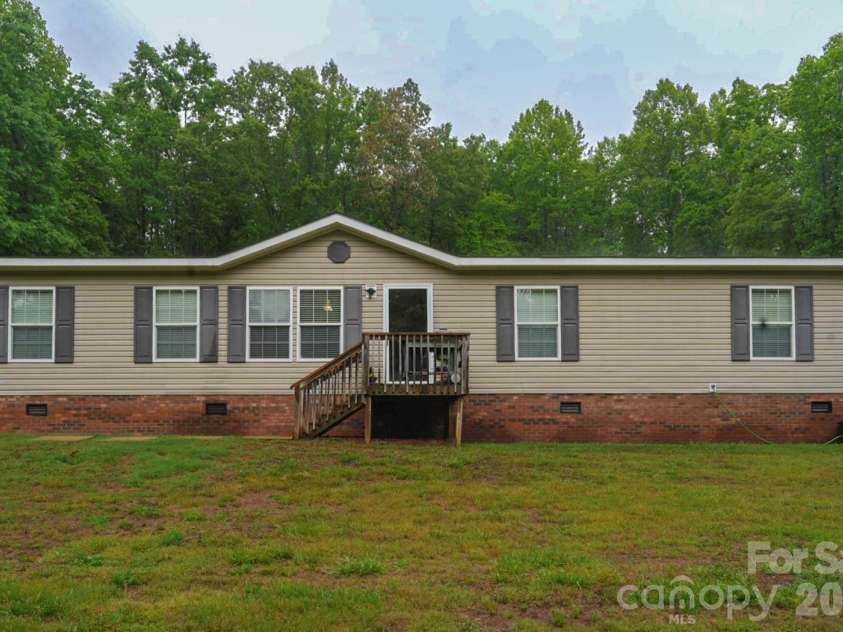 366 Rocky Lane, Dobson, NC 27017.  MLS# CAR4382955, YatesRealty ID 26069. 