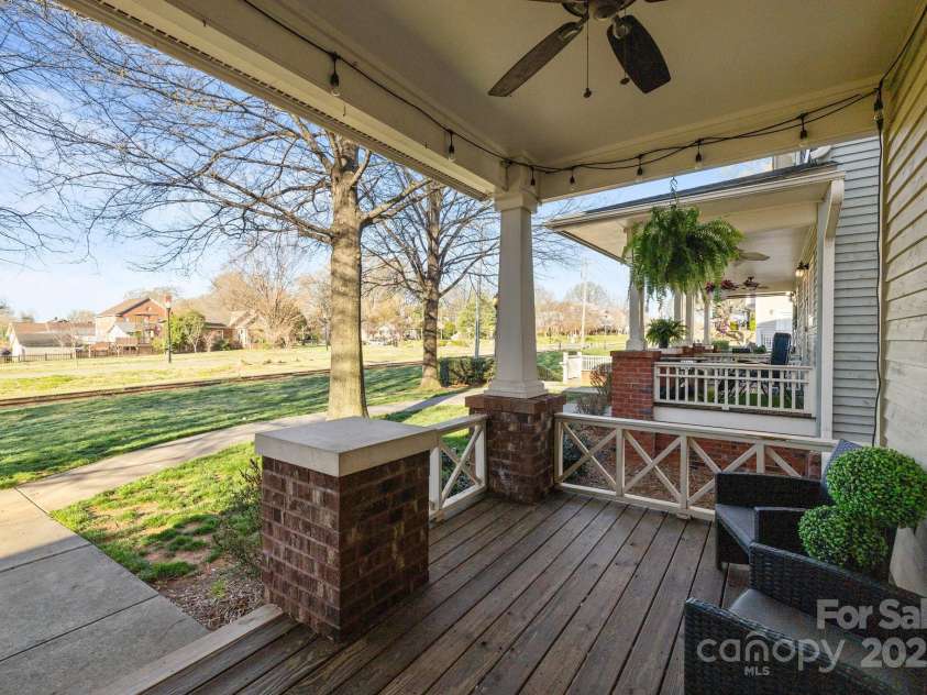 1335 Summit Greenway Court, Charlotte, NC 28208.  MLS# CAR4234575, YatesRealty ID 2607. 