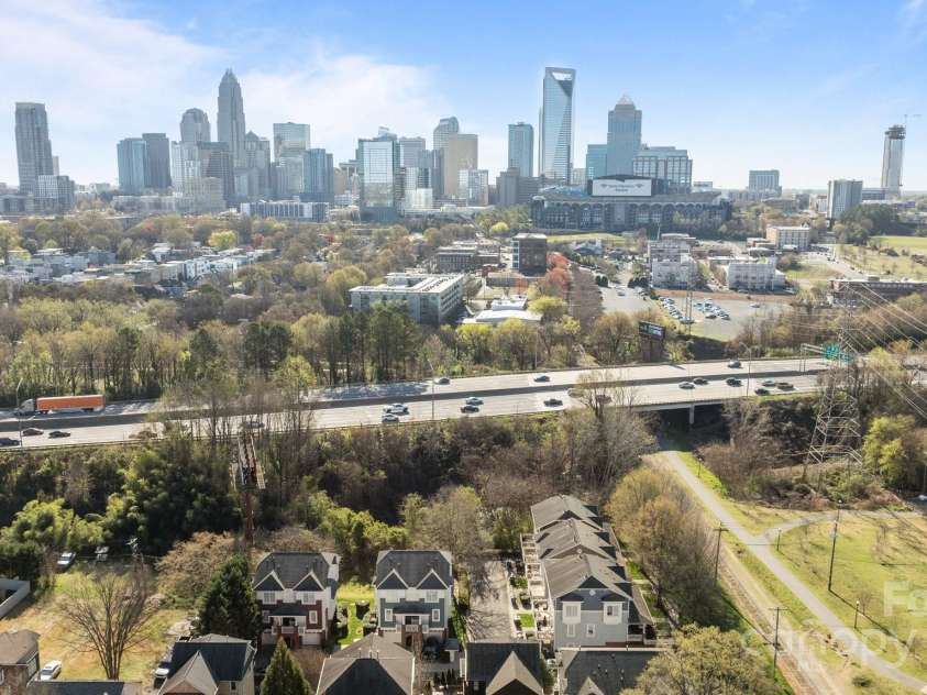 1335 Summit Greenway Court, Charlotte, NC 28208.  MLS# CAR4234575, YatesRealty ID 2607. 