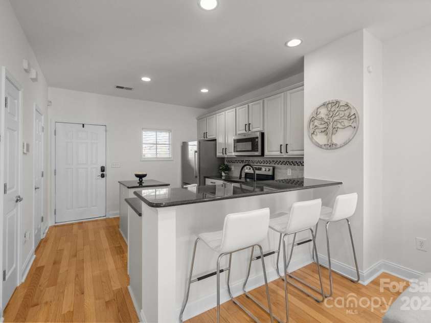 1335 Summit Greenway Court, Charlotte, NC 28208.  MLS# CAR4234575, YatesRealty ID 2607. 