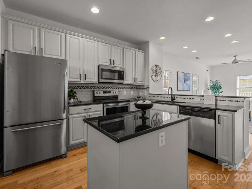 1335 Summit Greenway Court, Charlotte, NC 28208.  MLS# CAR4234575, YatesRealty ID 2607. 