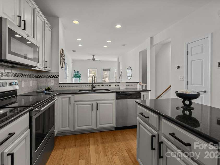 1335 Summit Greenway Court, Charlotte, NC 28208.  MLS# CAR4234575, YatesRealty ID 2607. 