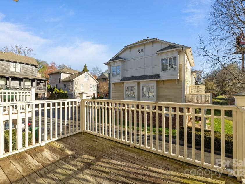 1335 Summit Greenway Court, Charlotte, NC 28208.  MLS# CAR4234575, YatesRealty ID 2607. 