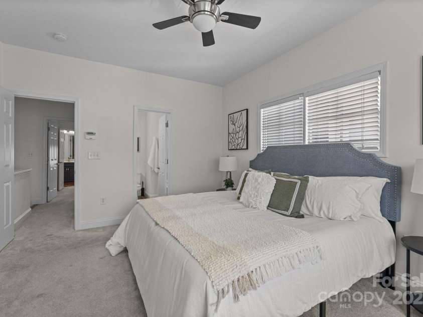 1335 Summit Greenway Court, Charlotte, NC 28208.  MLS# CAR4234575, YatesRealty ID 2607. 