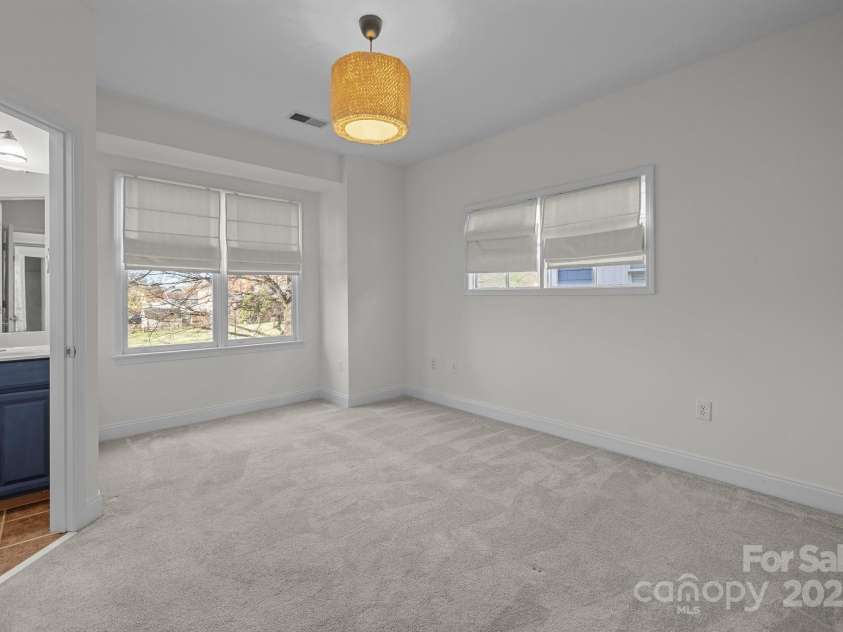 1335 Summit Greenway Court, Charlotte, NC 28208.  MLS# CAR4234575, YatesRealty ID 2607. 