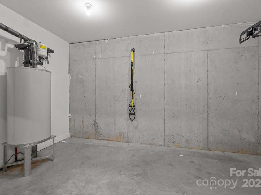 1335 Summit Greenway Court, Charlotte, NC 28208.  MLS# CAR4234575, YatesRealty ID 2607. 