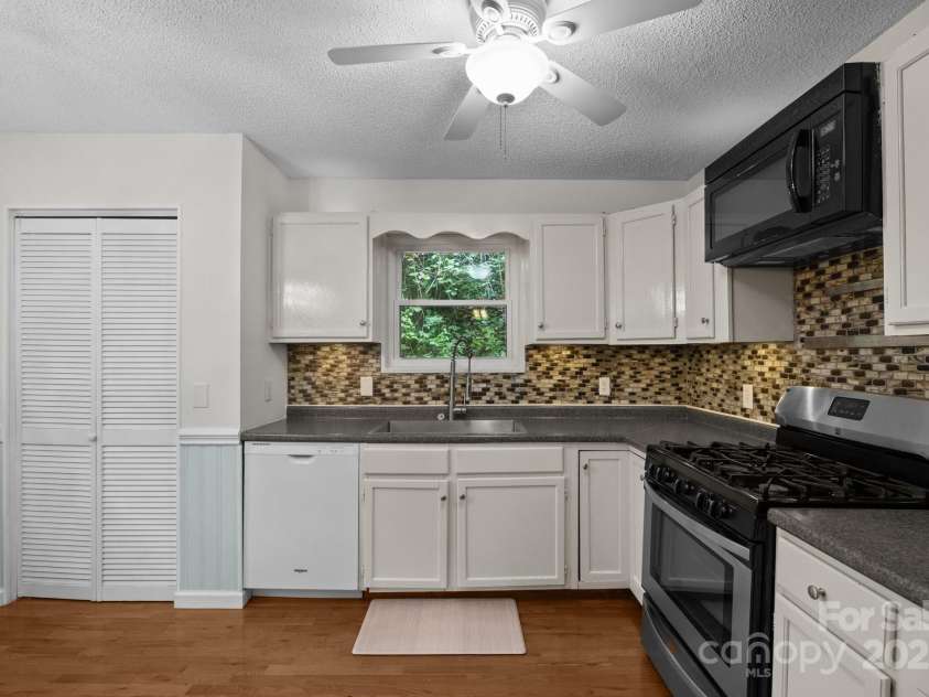 193 Timberside Drive, Mars Hill, NC 28754.  MLS# CAR4272349, YatesRealty ID 2607. 