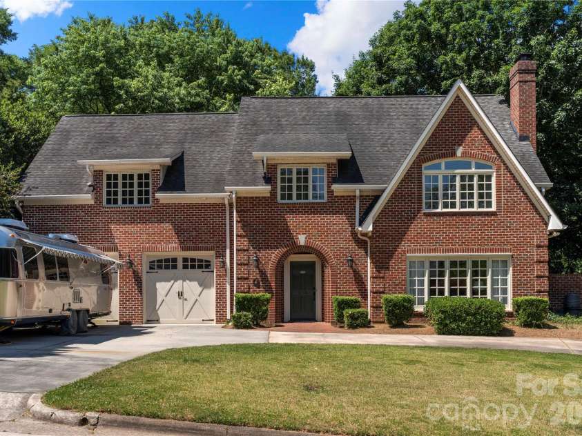 270 Sunset Drive, Concord, NC 28025.  MLS# CAR4382576, YatesRealty ID 26070. 