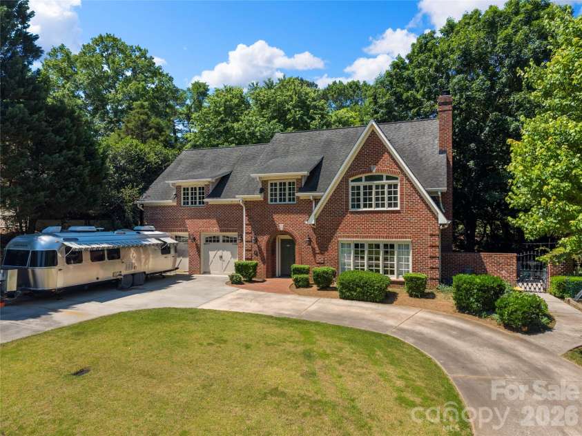 270 Sunset Drive, Concord, NC 28025.  MLS# CAR4382576, YatesRealty ID 26070. 