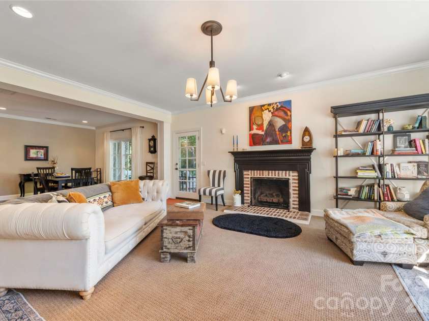 270 Sunset Drive, Concord, NC 28025.  MLS# CAR4382576, YatesRealty ID 26070. 