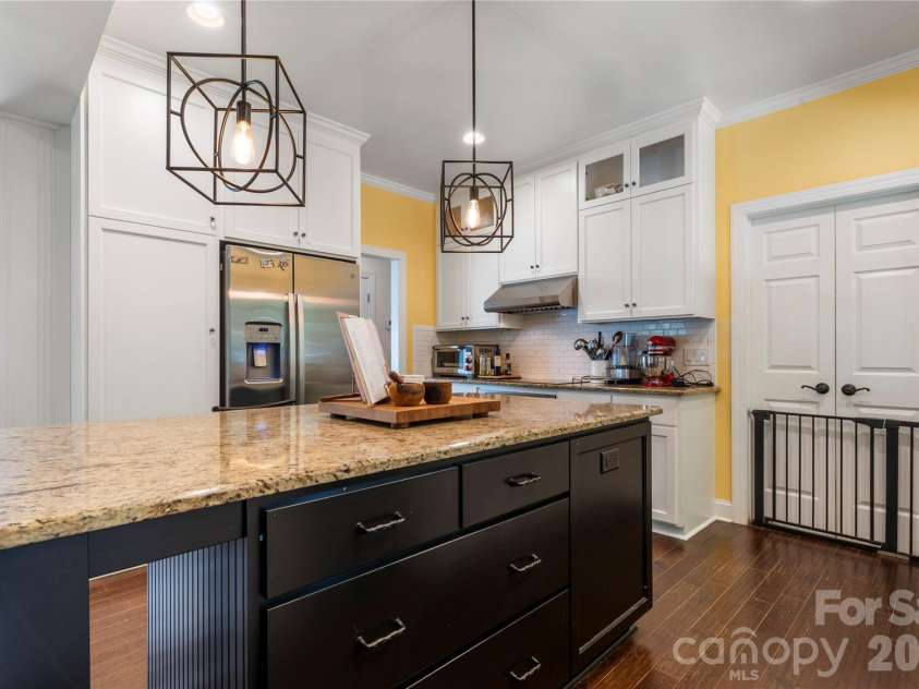 270 Sunset Drive, Concord, NC 28025.  MLS# CAR4382576, YatesRealty ID 26070. 