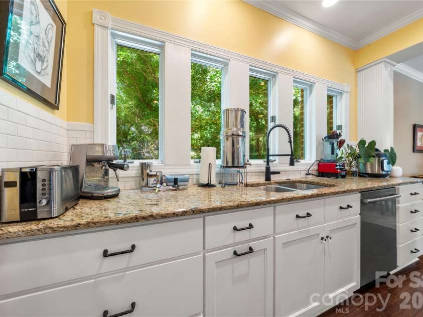 270 Sunset Drive, Concord, NC 28025.  MLS# CAR4382576, YatesRealty ID 26070. 