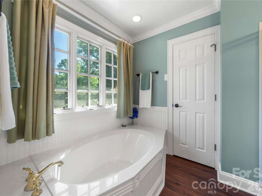 270 Sunset Drive, Concord, NC 28025.  MLS# CAR4382576, YatesRealty ID 26070. 