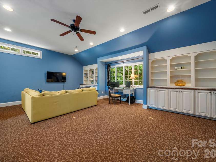 270 Sunset Drive, Concord, NC 28025.  MLS# CAR4382576, YatesRealty ID 26070. 