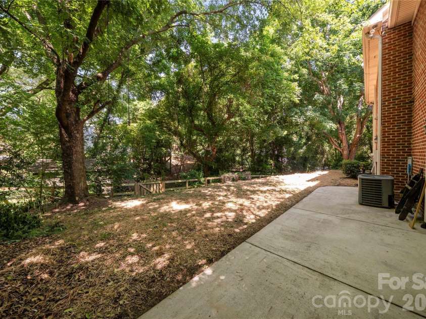 270 Sunset Drive, Concord, NC 28025.  MLS# CAR4382576, YatesRealty ID 26070. 