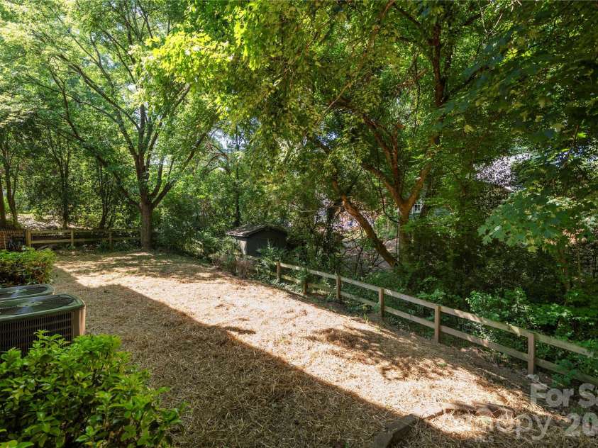 270 Sunset Drive, Concord, NC 28025.  MLS# CAR4382576, YatesRealty ID 26070. 