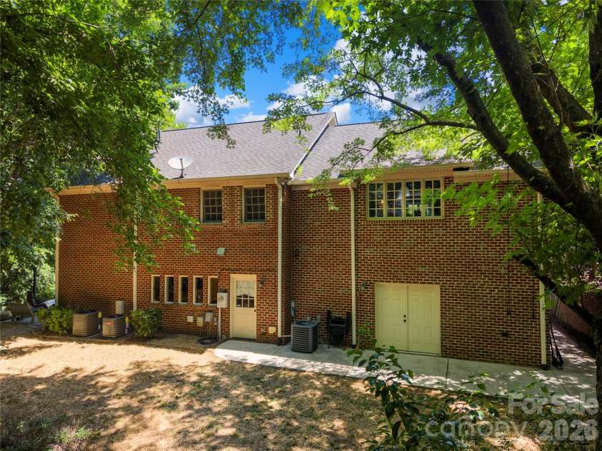 270 Sunset Drive, Concord, NC 28025.  MLS# CAR4382576, YatesRealty ID 26070. 