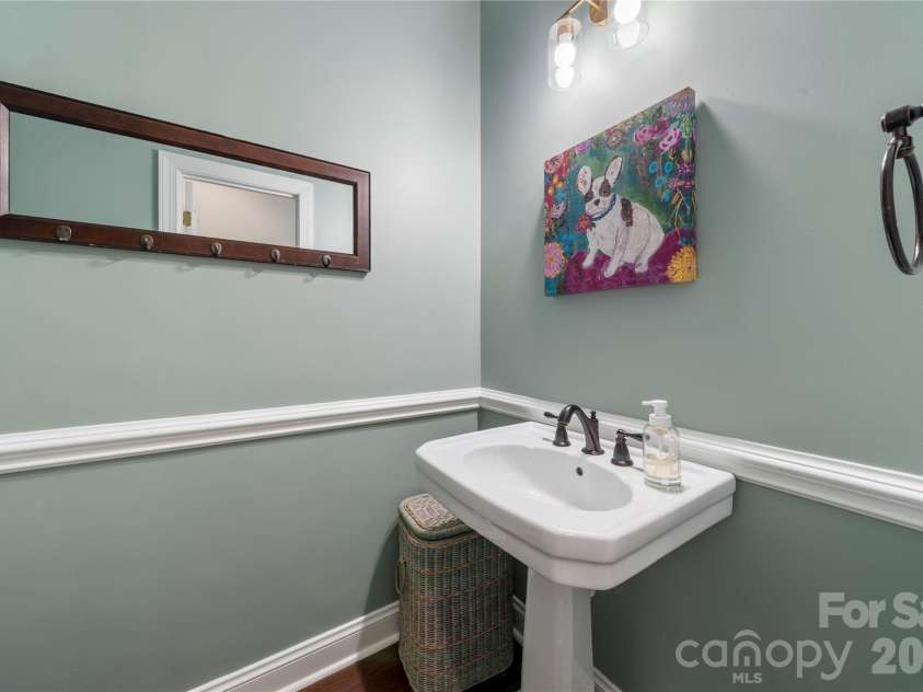 270 Sunset Drive, Concord, NC 28025.  MLS# CAR4382576, YatesRealty ID 26070. Main level half bath