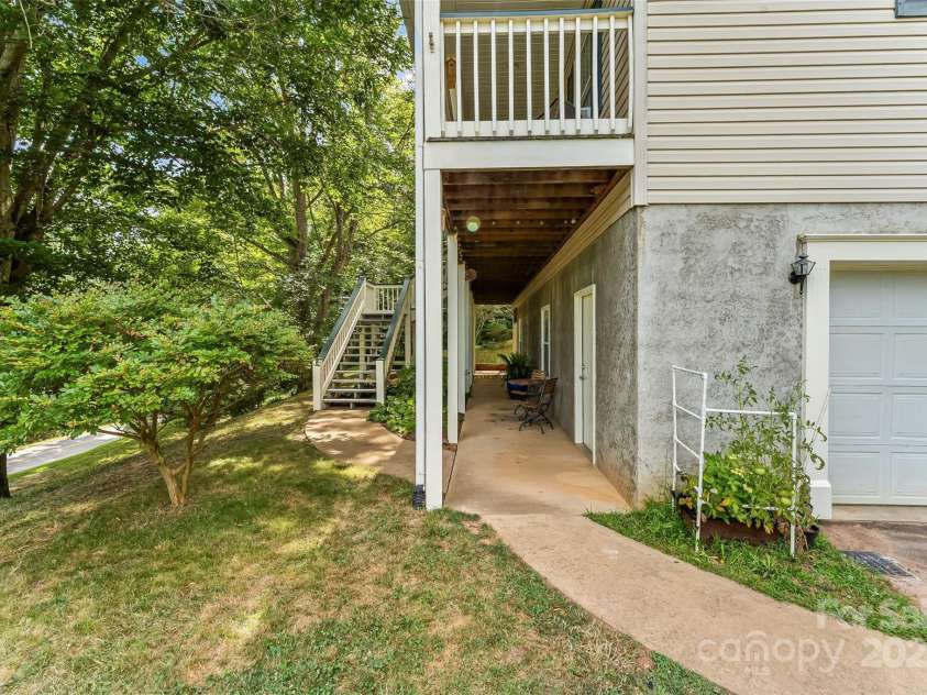 178 Herron Cove Road, Weaverville, NC 28787.  MLS# CAR4257698, YatesRealty ID 26072. 