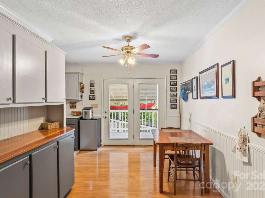 178 Herron Cove Road, Weaverville, NC 28787.  MLS# CAR4257698, YatesRealty ID 26072. Breakfast area