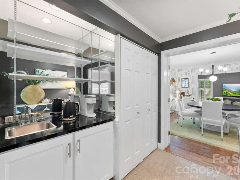 6613 Rocky Falls Road, Charlotte, NC 28211.  MLS# CAR4385008, YatesRealty ID 26072. 