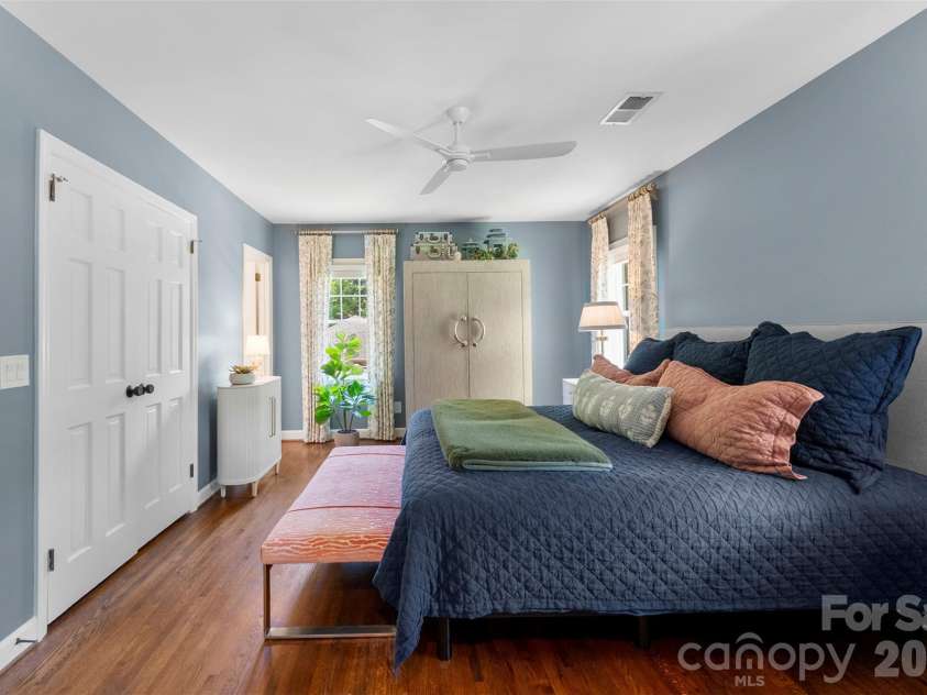 6613 Rocky Falls Road, Charlotte, NC 28211.  MLS# CAR4385008, YatesRealty ID 26072. 