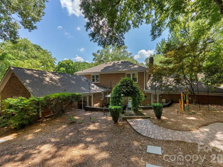6613 Rocky Falls Road, Charlotte, NC 28211.  MLS# CAR4385008, YatesRealty ID 26072. 