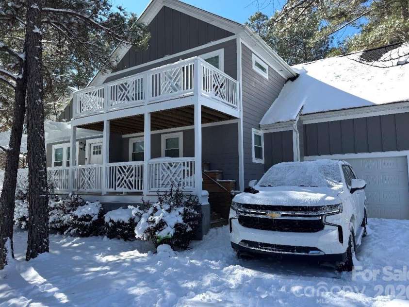 5111 Stockbridge Drive, Mount Holly, NC 28120.  MLS# CAR4353724, YatesRealty ID 26074. 