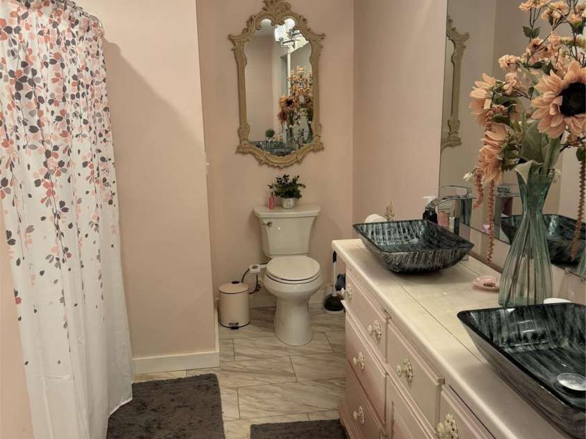5111 Stockbridge Drive, Mount Holly, NC 28120.  MLS# CAR4353724, YatesRealty ID 26074. Spacious Upper Master bathroom with vessel sinks