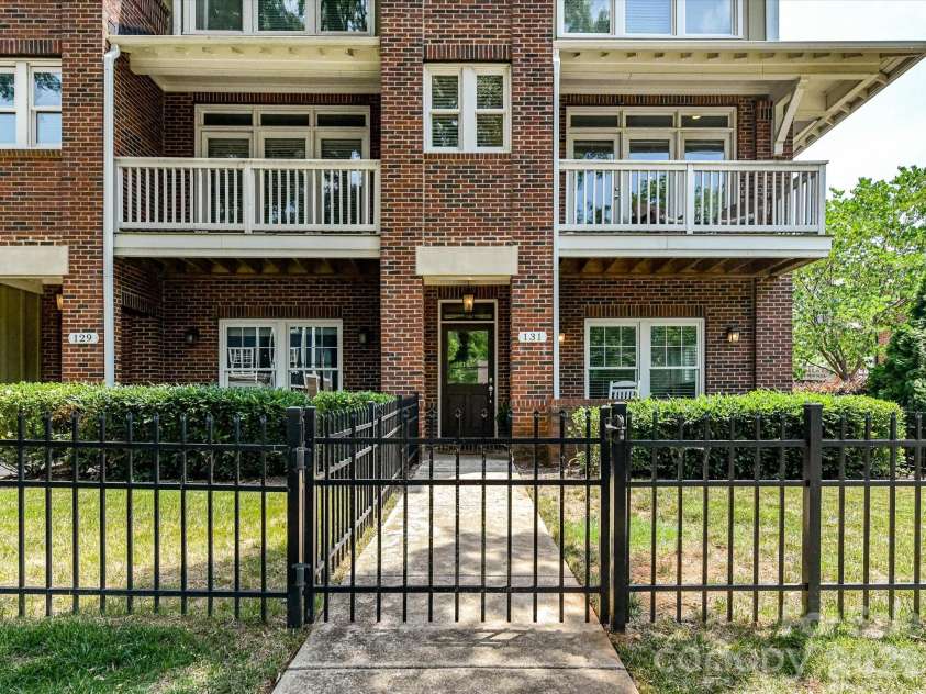 131 Grandin Road, Charlotte, NC 28208.  MLS# CAR4385124, YatesRealty ID 26079. 