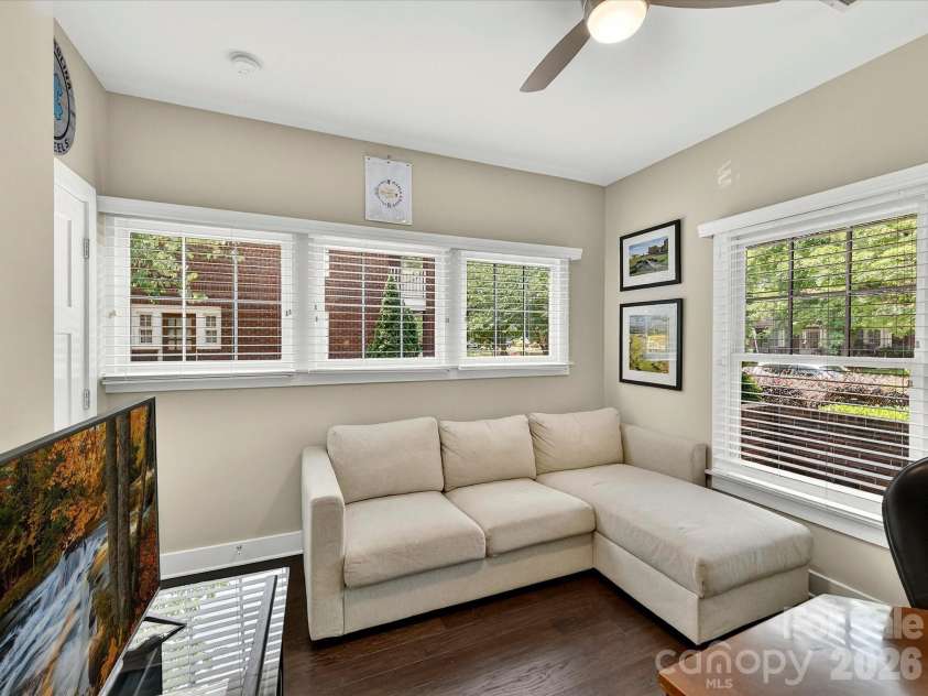 131 Grandin Road, Charlotte, NC 28208.  MLS# CAR4385124, YatesRealty ID 26079. 