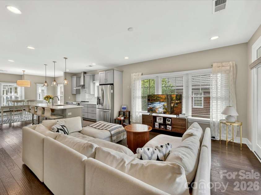 131 Grandin Road, Charlotte, NC 28208.  MLS# CAR4385124, YatesRealty ID 26079. 
