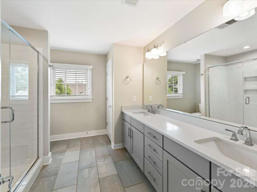 131 Grandin Road, Charlotte, NC 28208.  MLS# CAR4385124, YatesRealty ID 26079. 