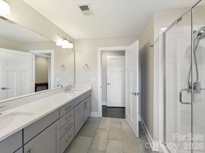 131 Grandin Road, Charlotte, NC 28208.  MLS# CAR4385124, YatesRealty ID 26079. 