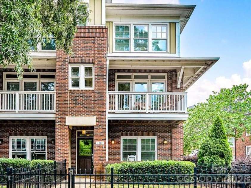 131 Grandin Road, Charlotte, NC 28208.  MLS# CAR4385124, YatesRealty ID 26079. 