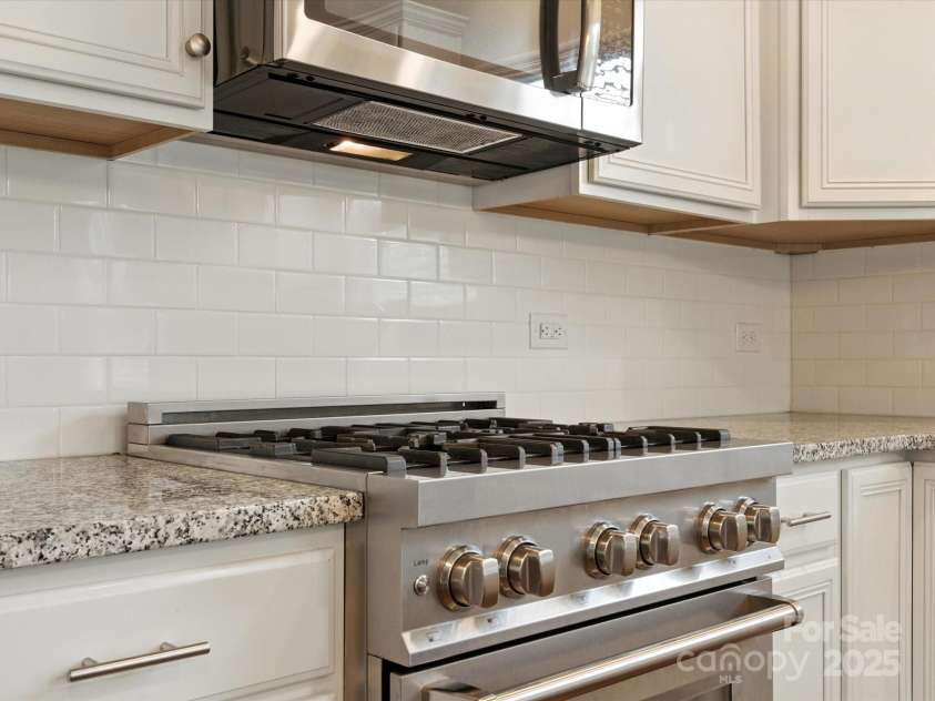 1628 Spring Blossom Trail, Fort Mill, SC 29708.  MLS# CAR4292124, YatesRealty ID 2608. Kitchen