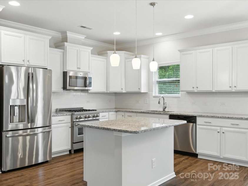 1628 Spring Blossom Trail, Fort Mill, SC 29708.  MLS# CAR4292124, YatesRealty ID 2608. Kitchen/island