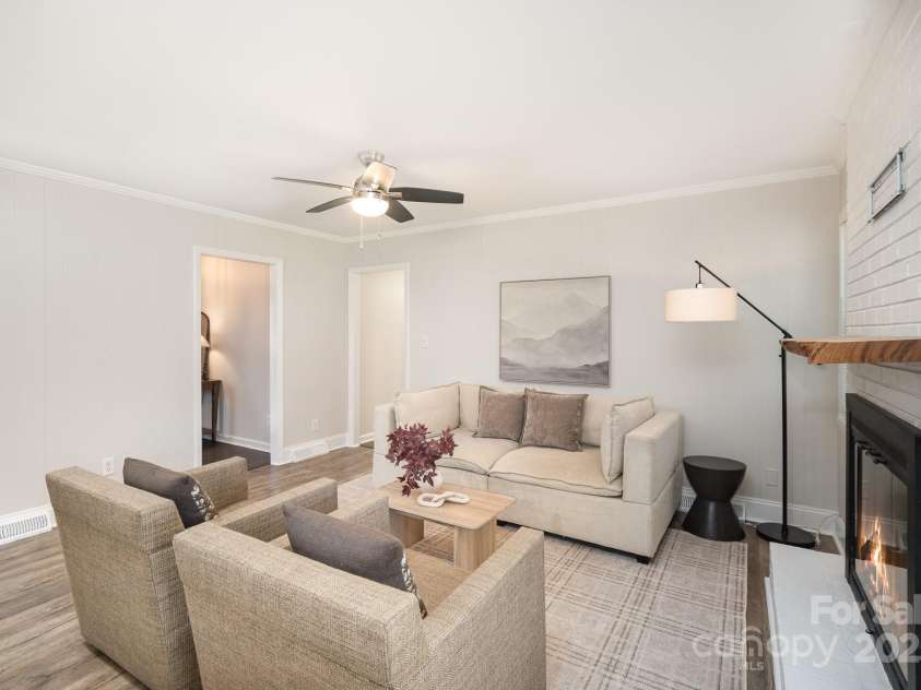 4136 Woodgreen Terrace, Charlotte, NC 28205.  MLS# CAR4232595, YatesRealty ID 2608. 