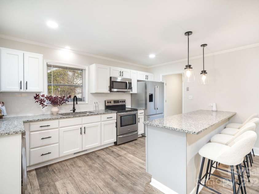 4136 Woodgreen Terrace, Charlotte, NC 28205.  MLS# CAR4232595, YatesRealty ID 2608. 