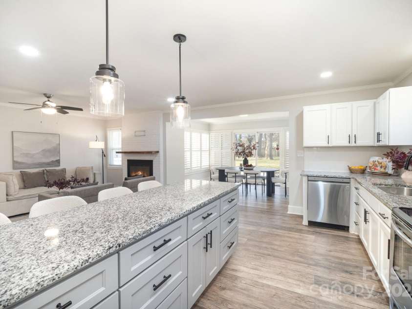 4136 Woodgreen Terrace, Charlotte, NC 28205.  MLS# CAR4232595, YatesRealty ID 2608. 