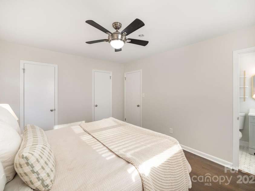 4136 Woodgreen Terrace, Charlotte, NC 28205.  MLS# CAR4232595, YatesRealty ID 2608. 