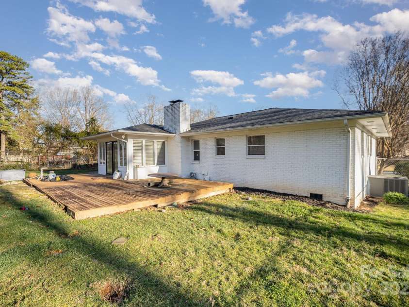 4136 Woodgreen Terrace, Charlotte, NC 28205.  MLS# CAR4232595, YatesRealty ID 2608. 