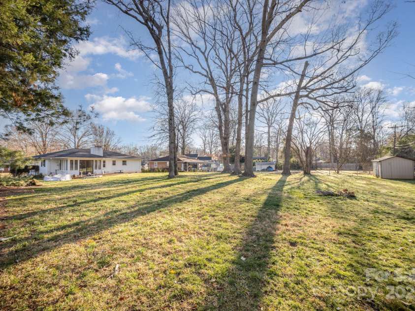 4136 Woodgreen Terrace, Charlotte, NC 28205.  MLS# CAR4232595, YatesRealty ID 2608. 