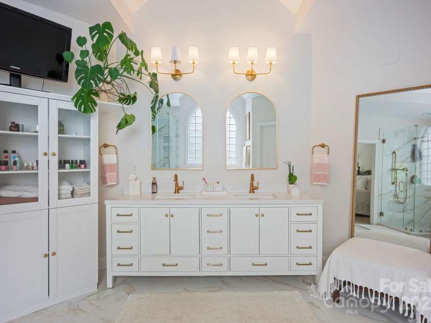 184 Melbourne Drive, Fort Mill, SC 29708.  MLS# CAR4270055, YatesRealty ID 26081. Fully Renovated primary Bathroom
