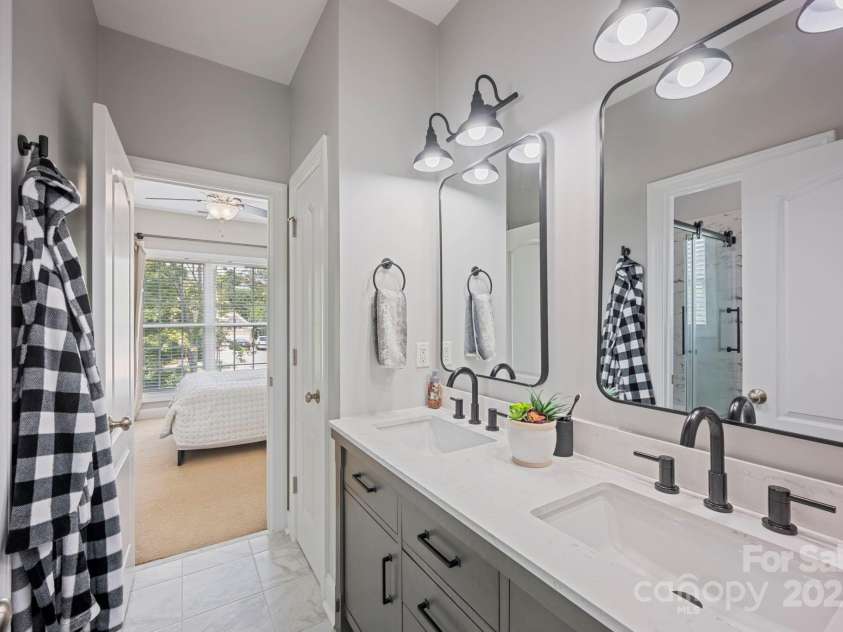 184 Melbourne Drive, Fort Mill, SC 29708.  MLS# CAR4270055, YatesRealty ID 26081. Renovated Jack and Jill