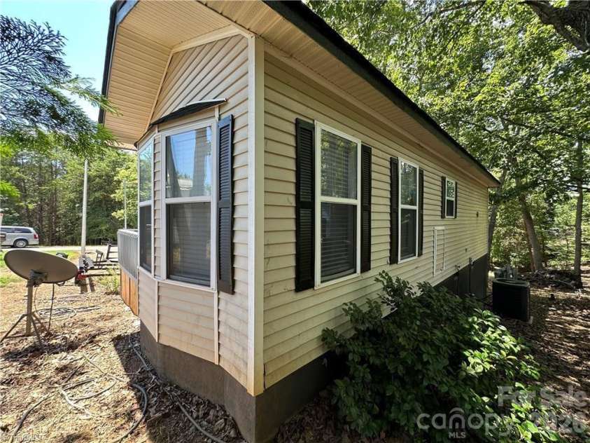 112 Cardinal Drive, New London, NC 28127.  MLS# CAR4383252, YatesRealty ID 26085. 