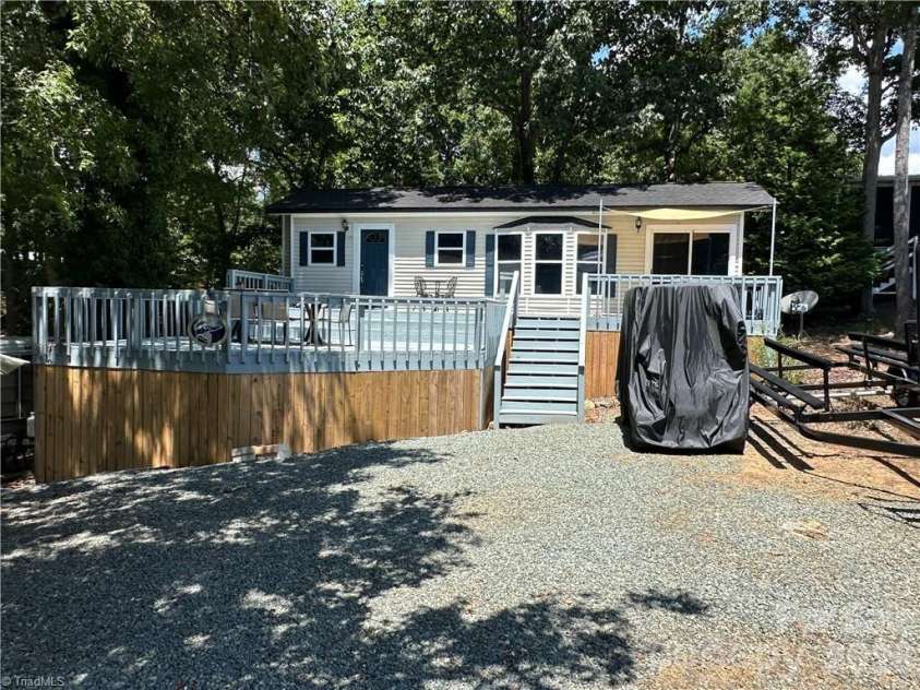 112 Cardinal Drive, New London, NC 28127.  MLS# CAR4383252, YatesRealty ID 26085. 