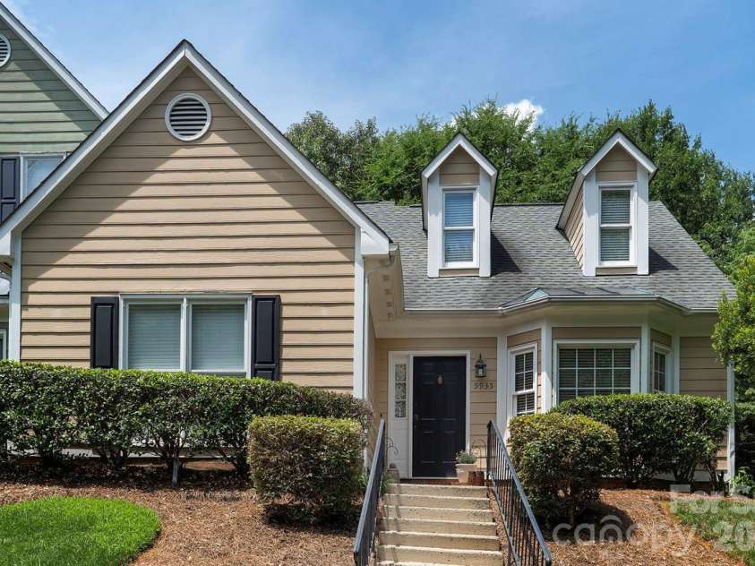 5935 Fitzwilliams Lane, Charlotte, NC 28270.  MLS# CAR4386781, YatesRealty ID 26086. 